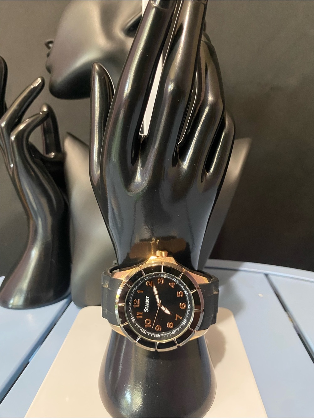 Staur Men’s Black Dial Stainless Steel Quartz Watch Gold Tone